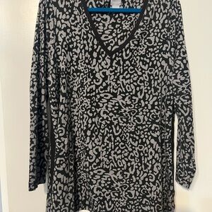 Chico’s dark gray and light gray top size large V-Neck Top